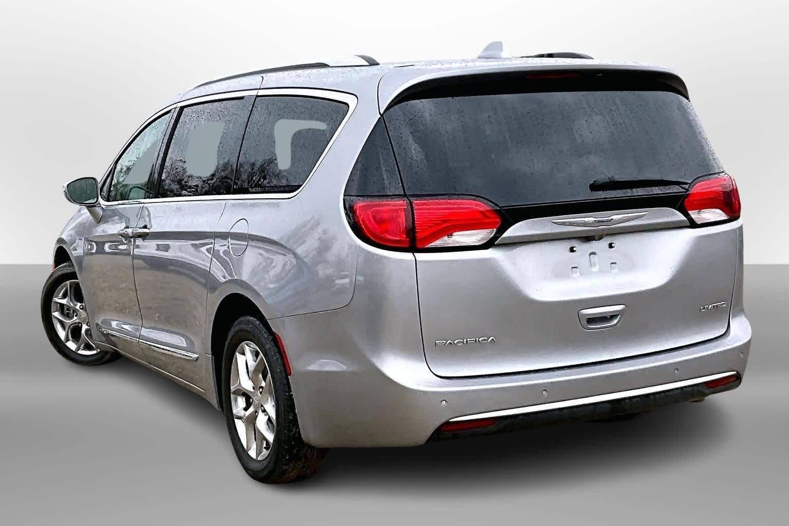 Thumbnail: 2018 Chrysler Pacifica - 11