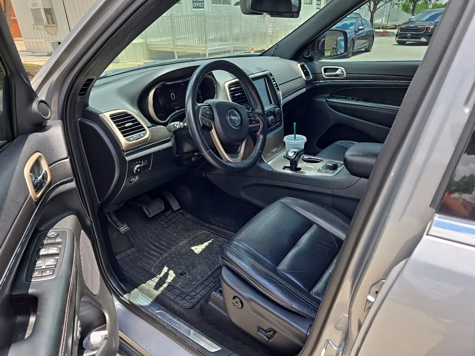 Thumbnail: 2015 Jeep Grand Cherokee - 9