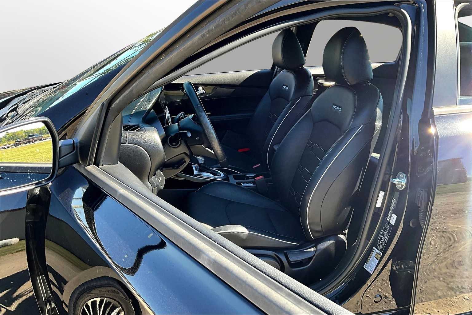 Thumbnail: 2022 Kia Forte - 25