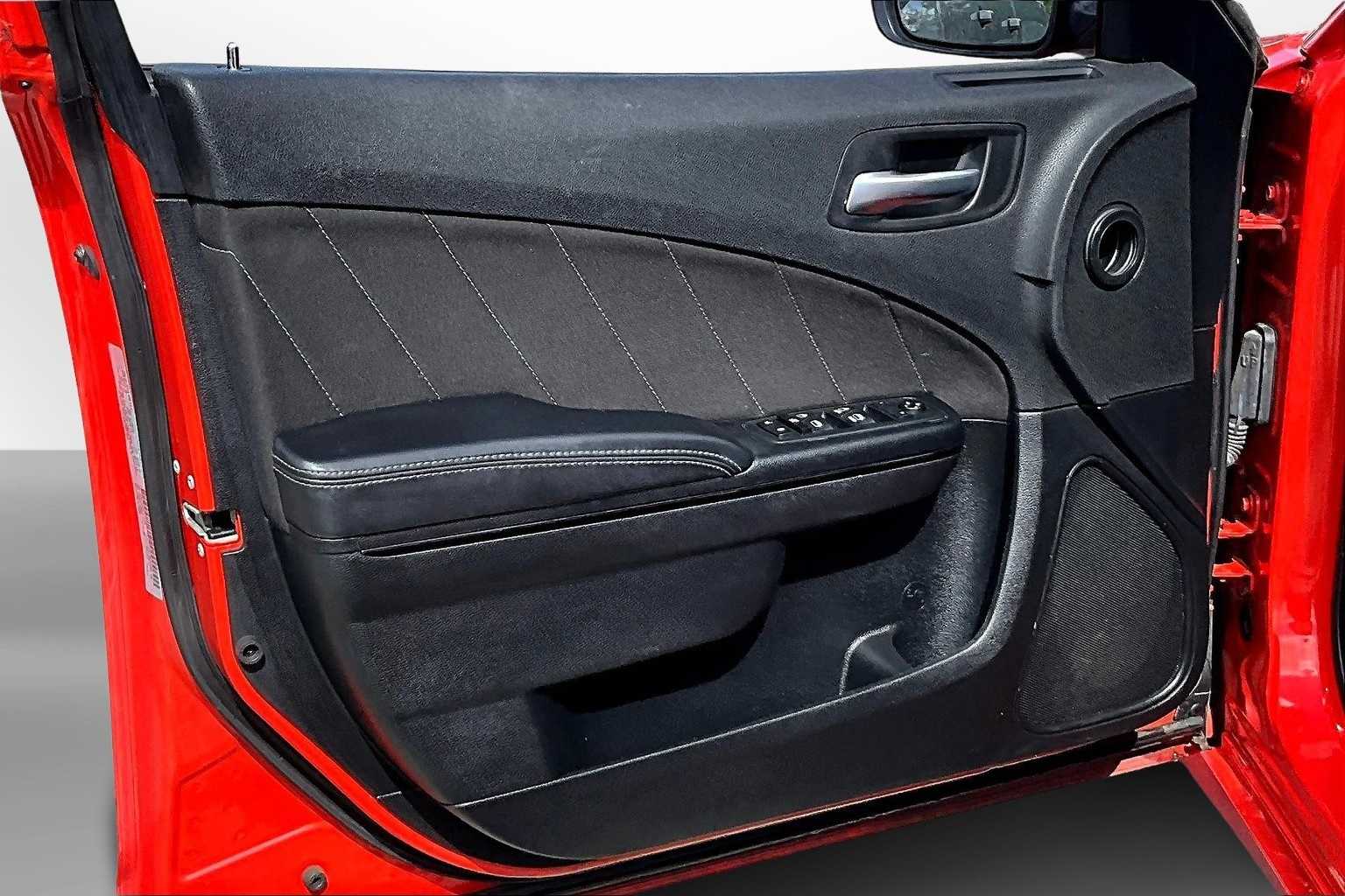 2020 Dodge Charger SXT 17