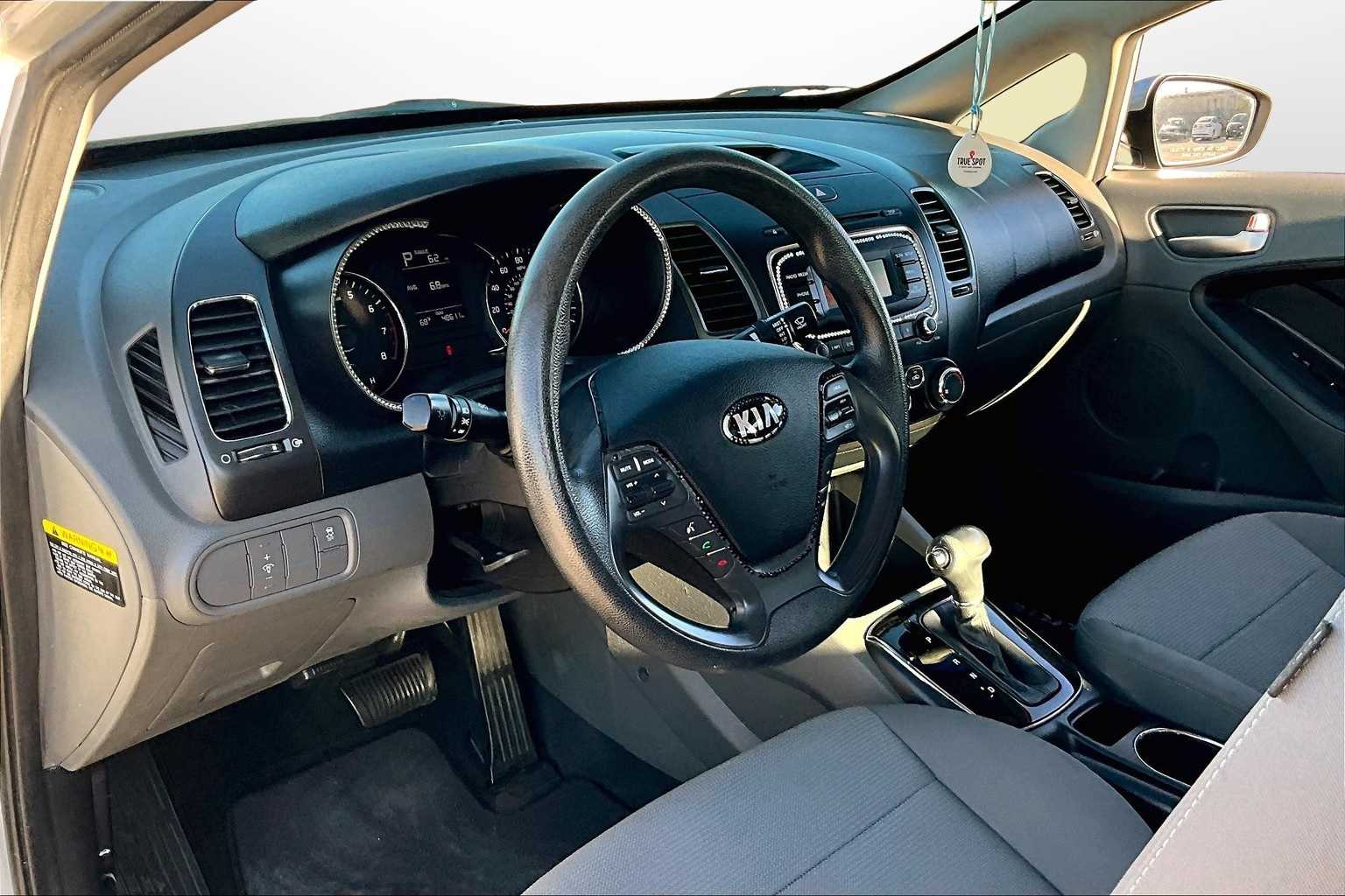 Thumbnail: 2018 Kia Forte - 12