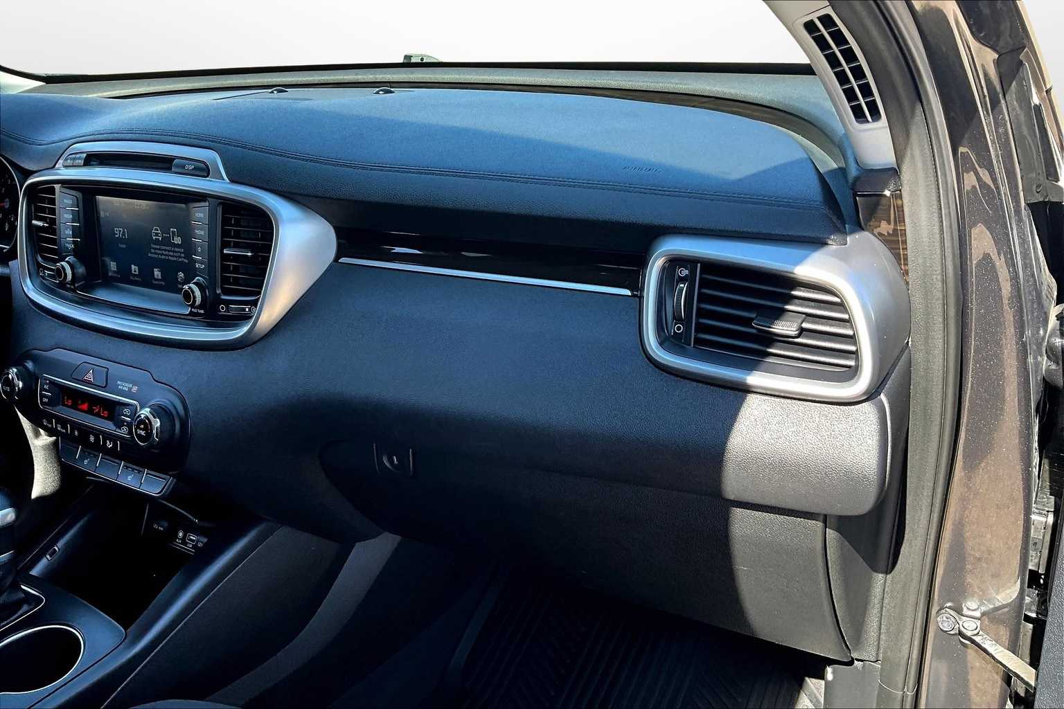 Thumbnail: 2019 Kia Sorento - 15
