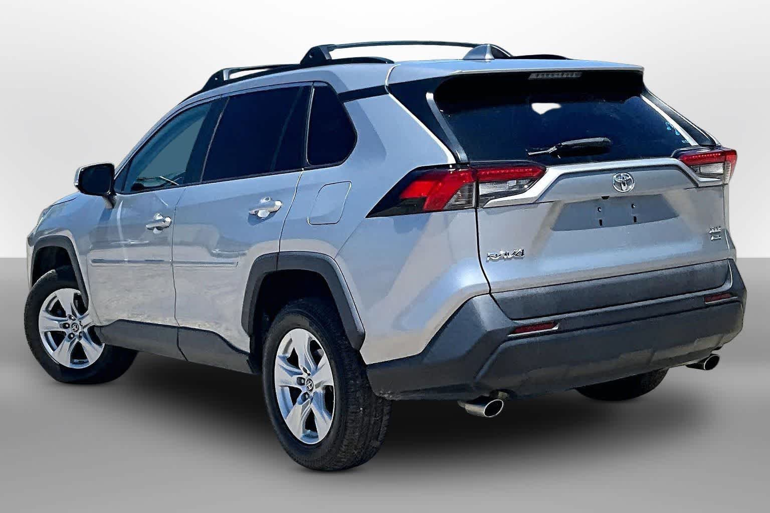 Thumbnail: 2019 Toyota RAV4 - 8