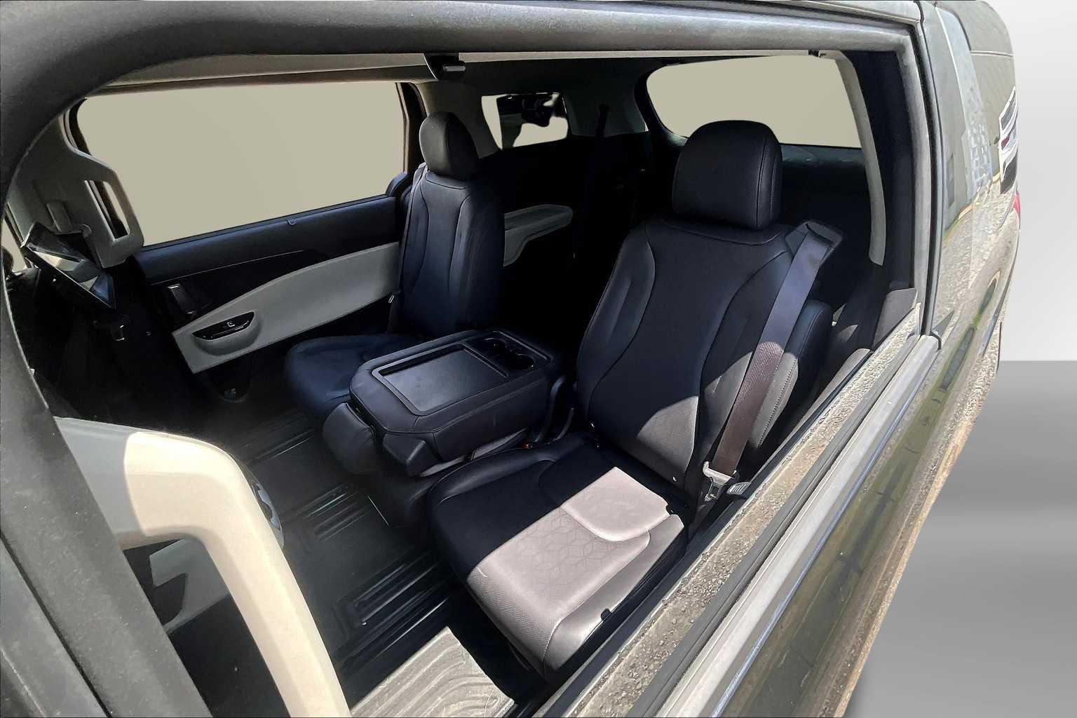 Thumbnail: 2024 Kia Carnival - 25