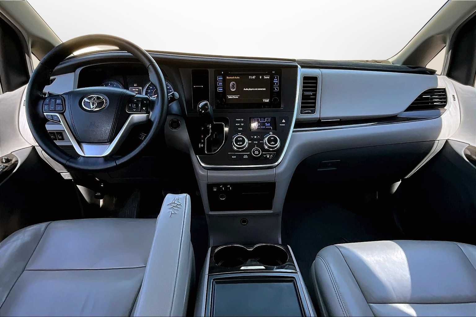 Thumbnail: 2015 Toyota Sienna - 14