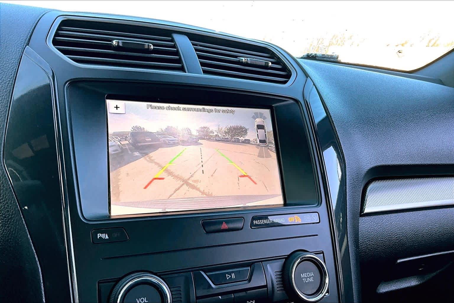 Thumbnail: 2019 Ford Explorer - 21