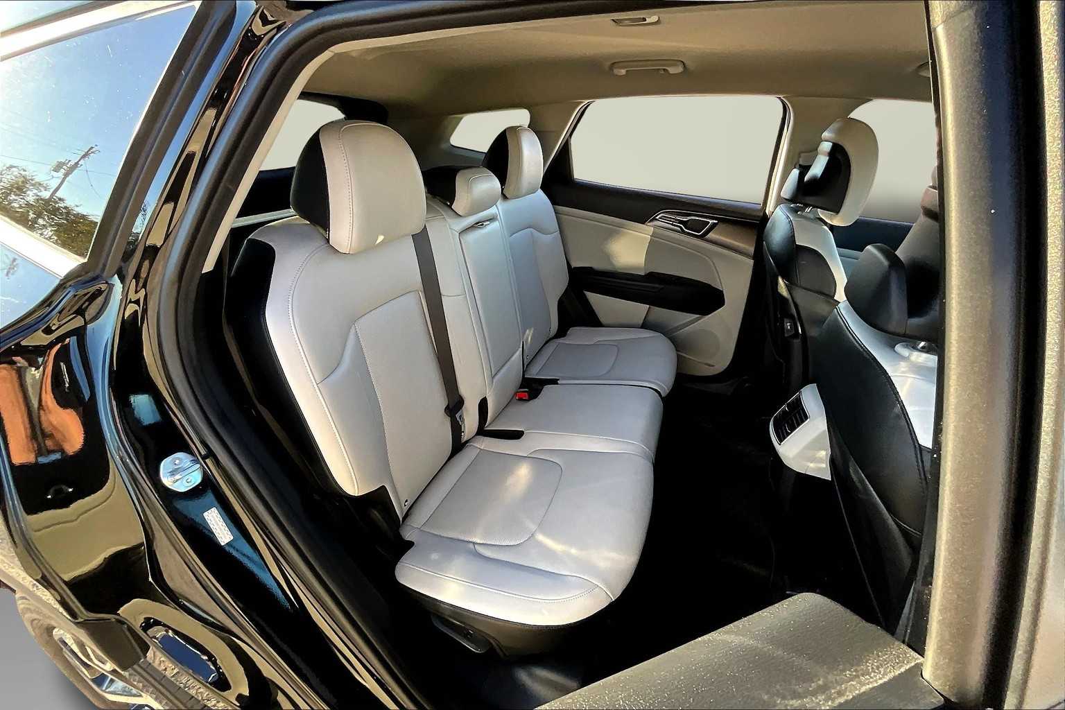 Thumbnail: 2023 Kia Sportage - 28