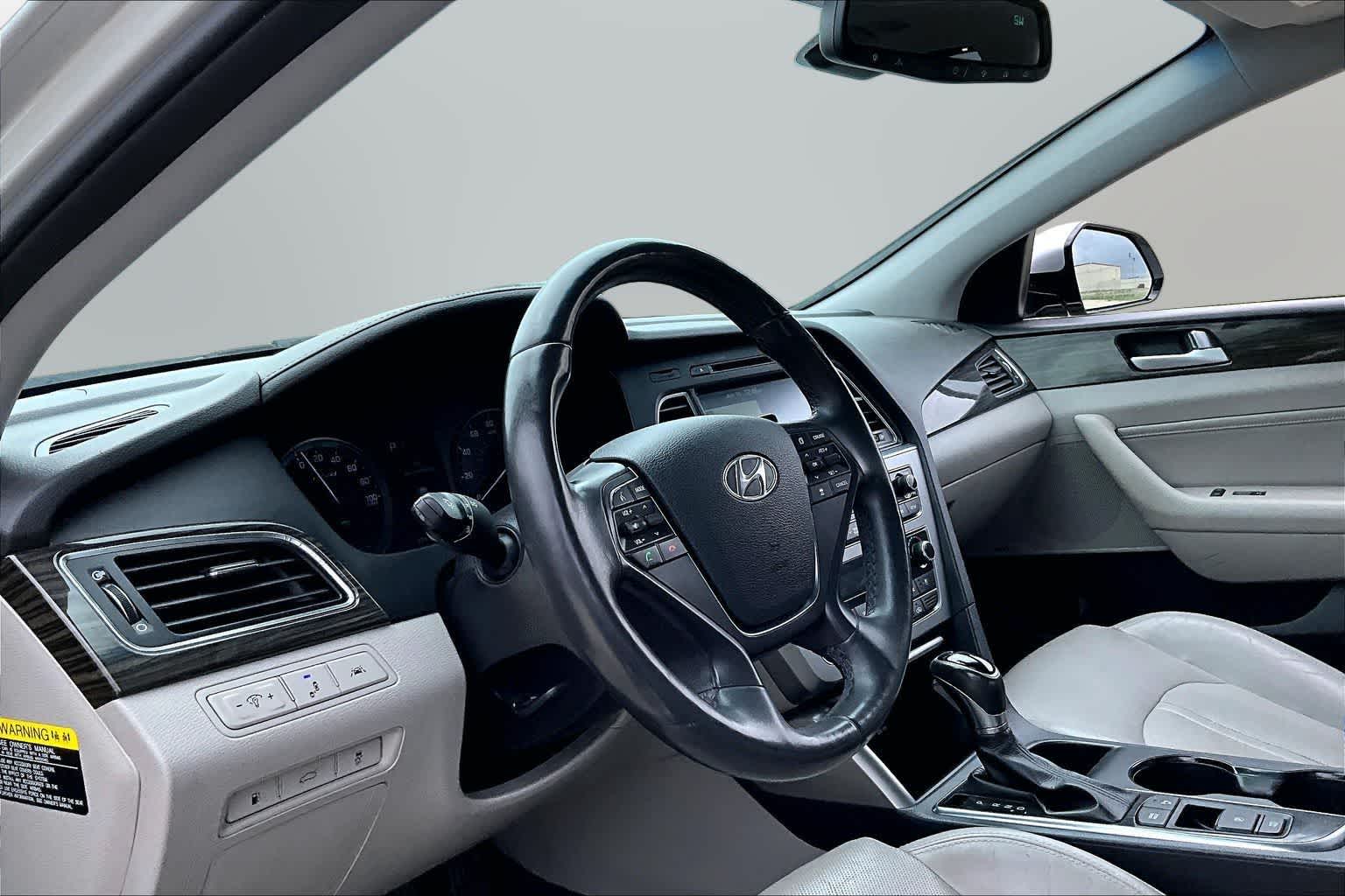 Thumbnail: 2016 Hyundai Sonata - 24