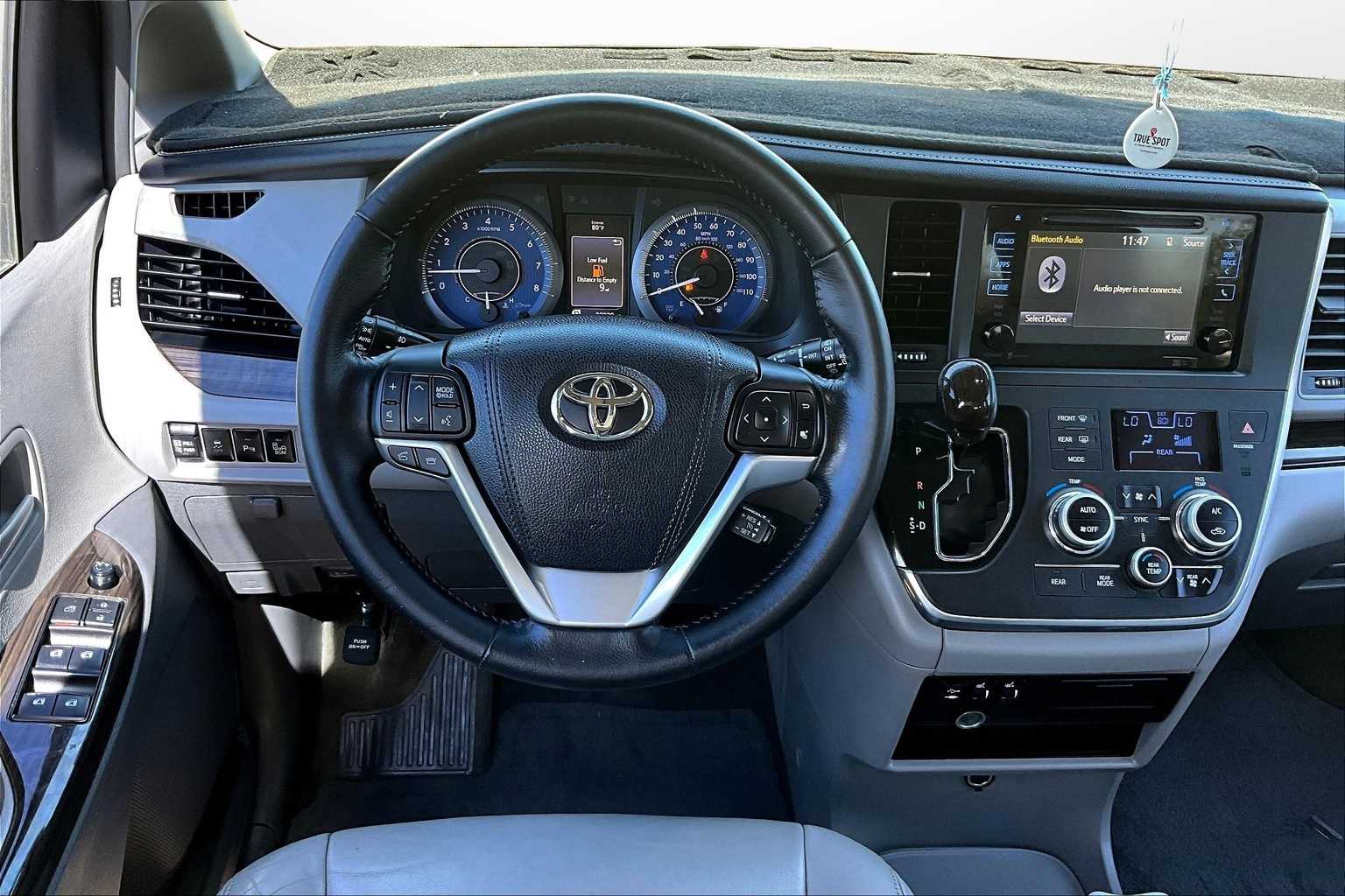 Thumbnail: 2015 Toyota Sienna - 5