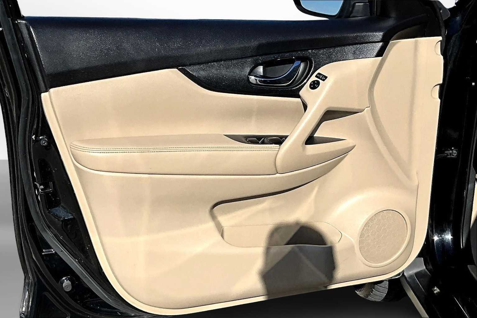 Thumbnail: 2014 Nissan Rogue - 17