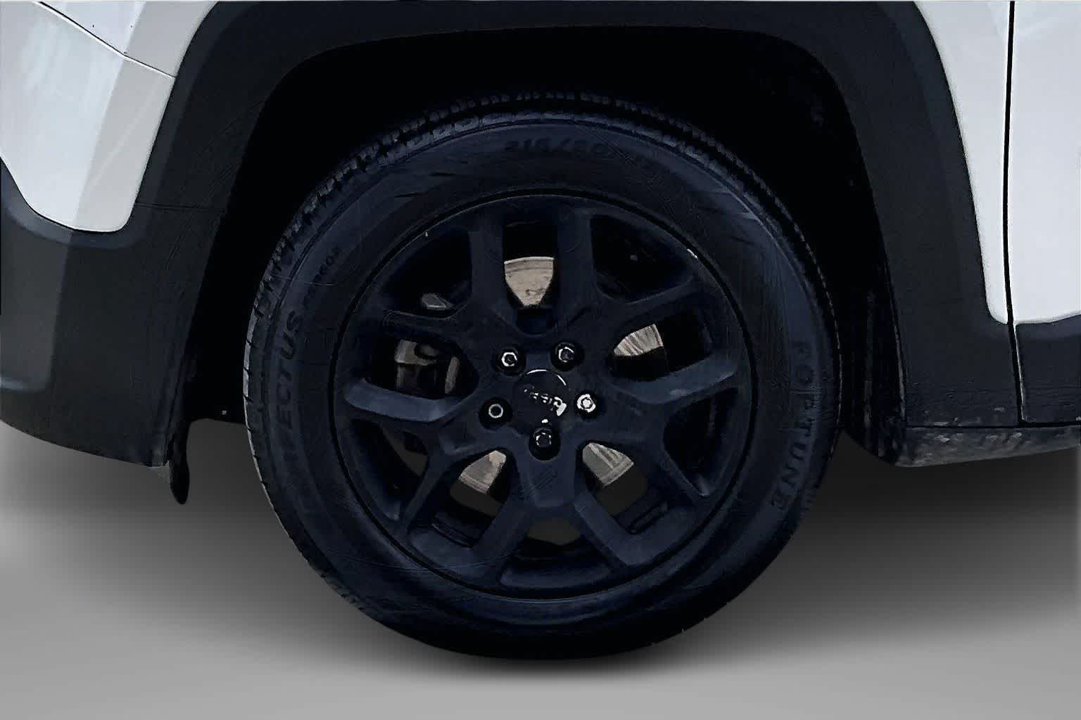 Thumbnail: 2017 Jeep Renegade - 6