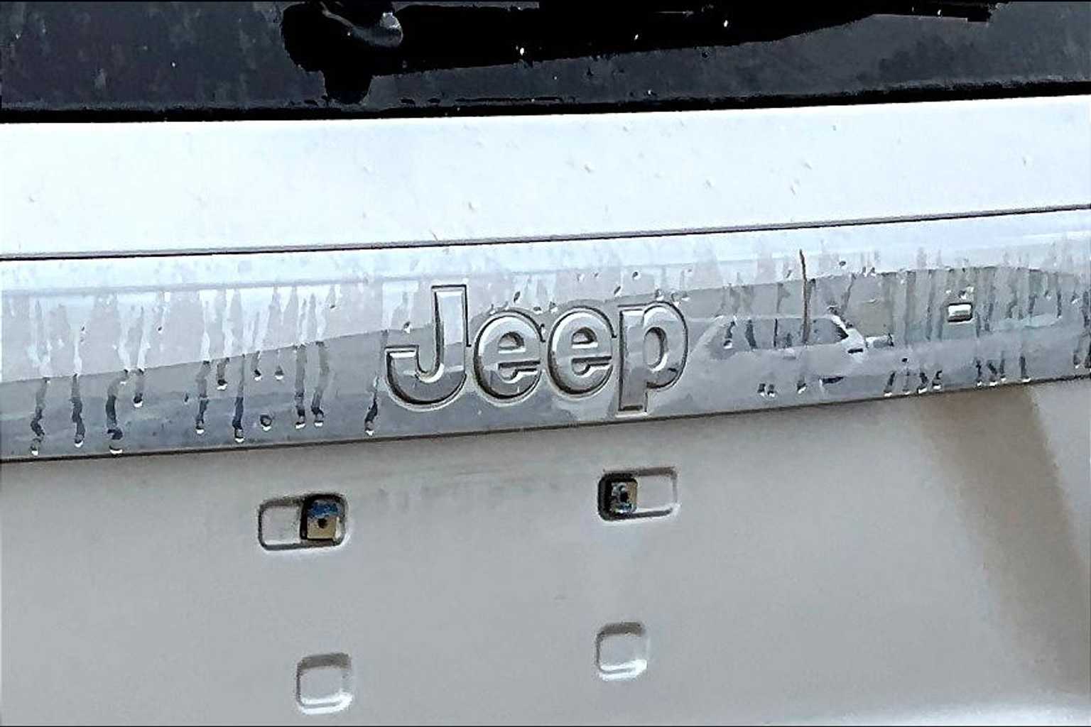 Thumbnail: 2011 Jeep Grand Cherokee - 30