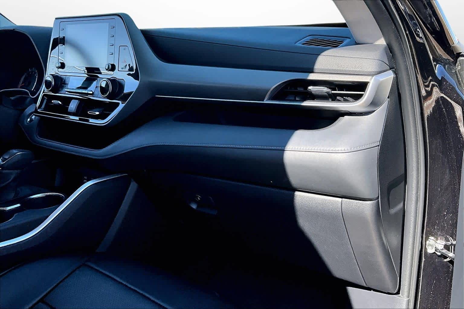 Thumbnail: 2022 Toyota Highlander - 13