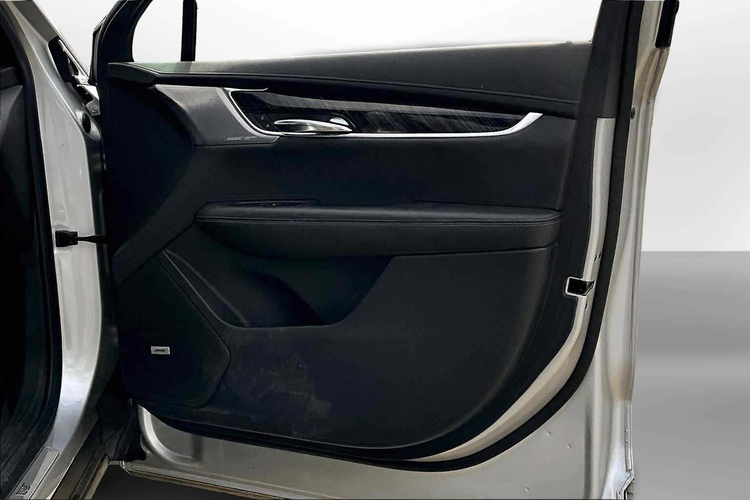 Thumbnail: 2020 Cadillac XT6 - 18