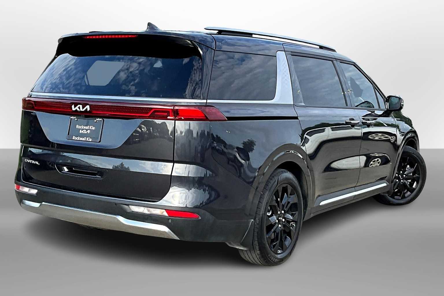 2024 Kia Carnival SX Prestige photo 2