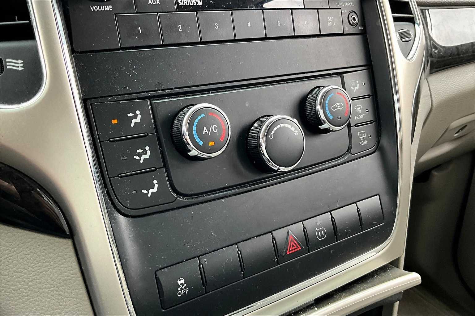 Thumbnail: 2011 Jeep Grand Cherokee - 22