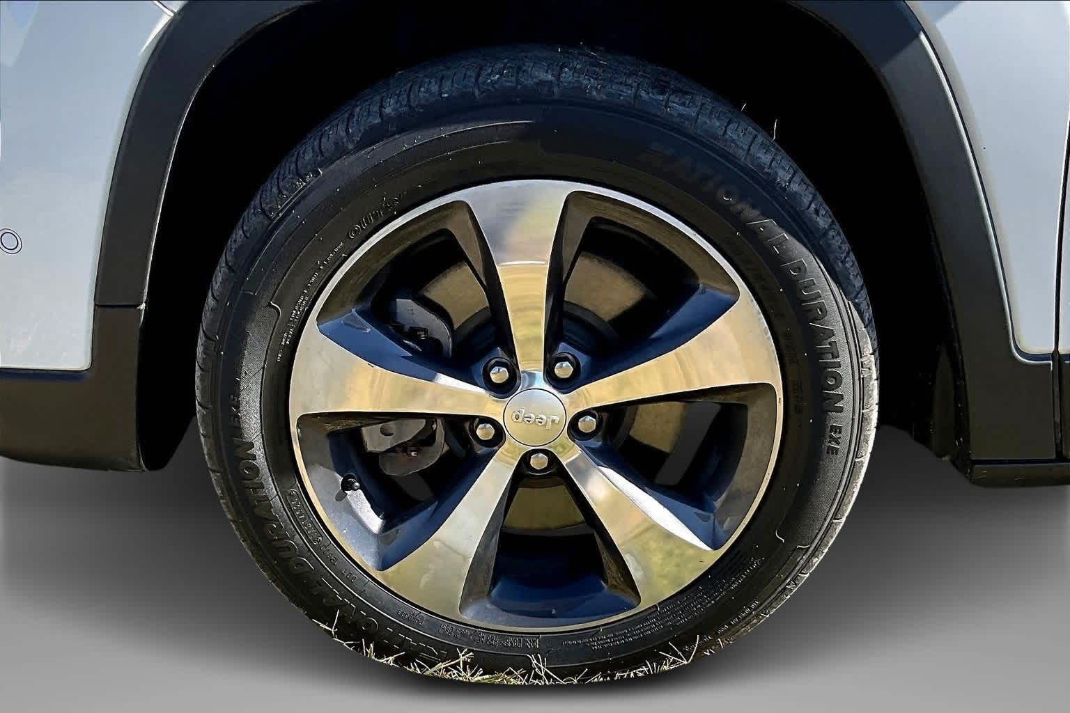 Thumbnail: 2019 Jeep Cherokee - 8