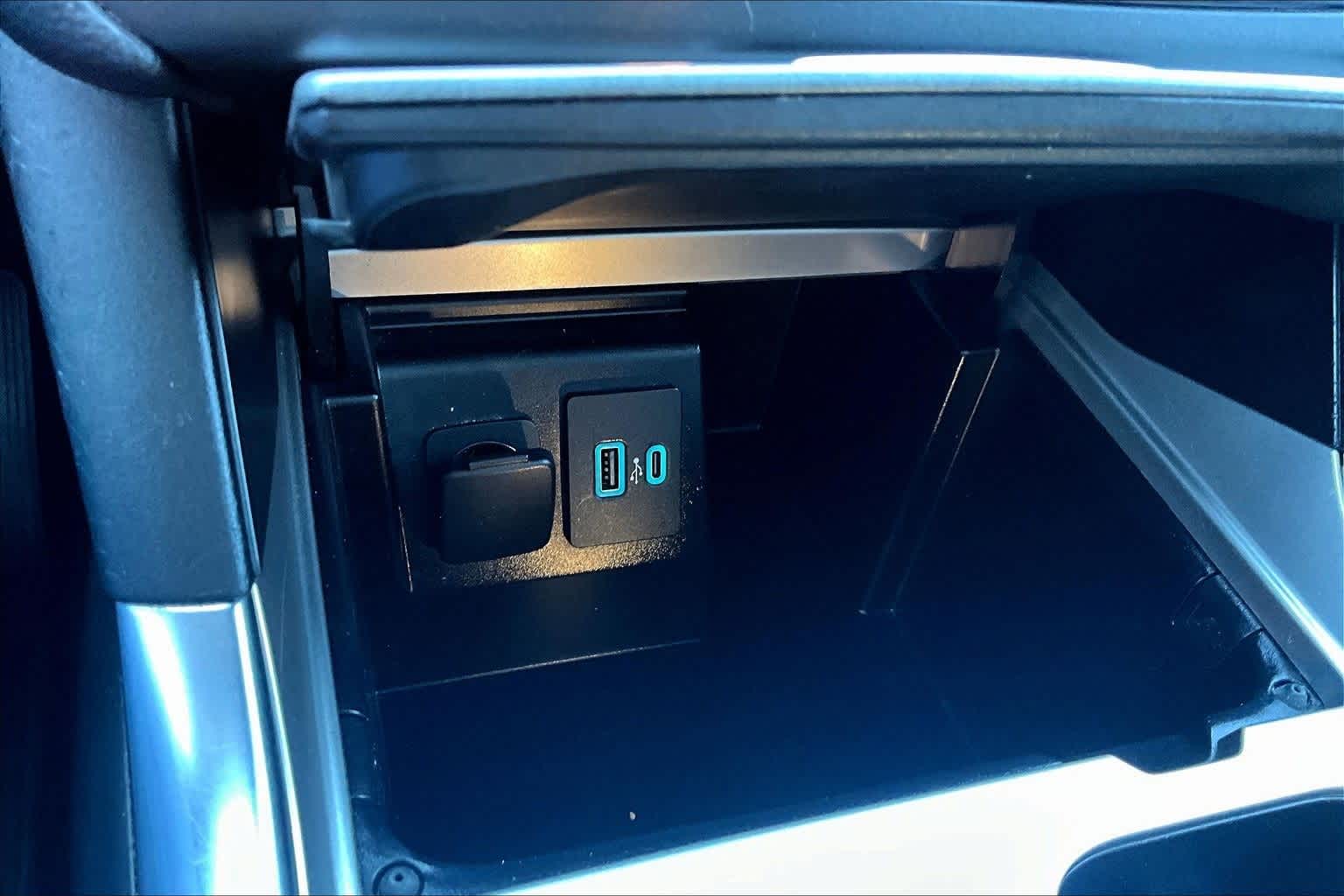 Thumbnail: 2020 Ford Explorer - 23