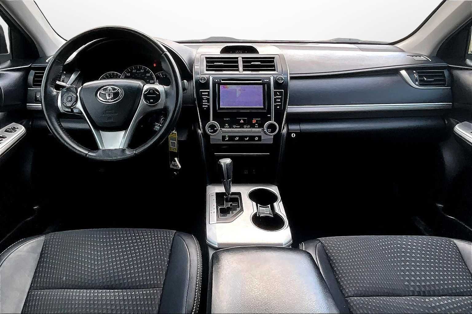 Thumbnail: 2013 Toyota Camry - 14