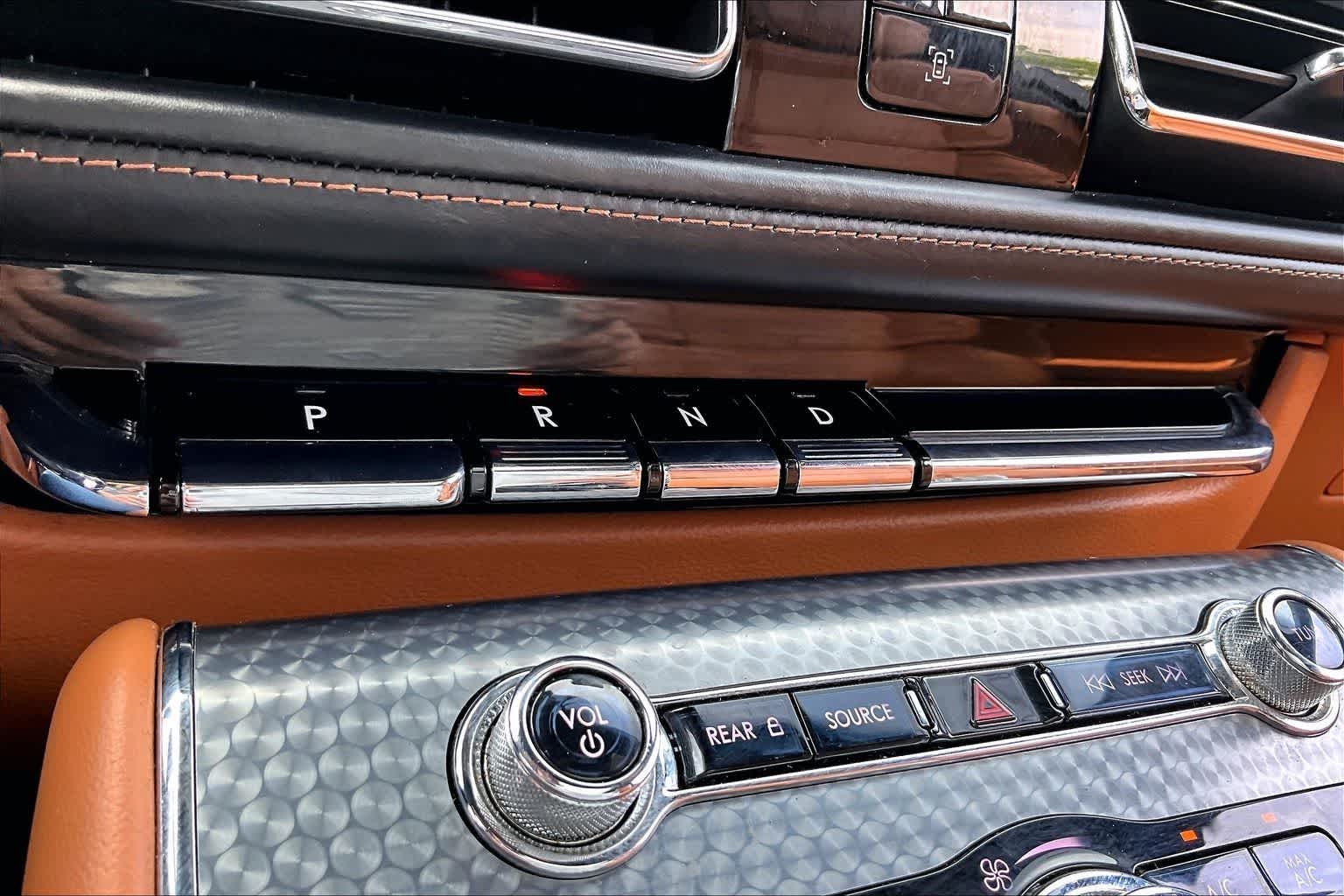 Thumbnail: 2023 Lincoln Aviator - 20