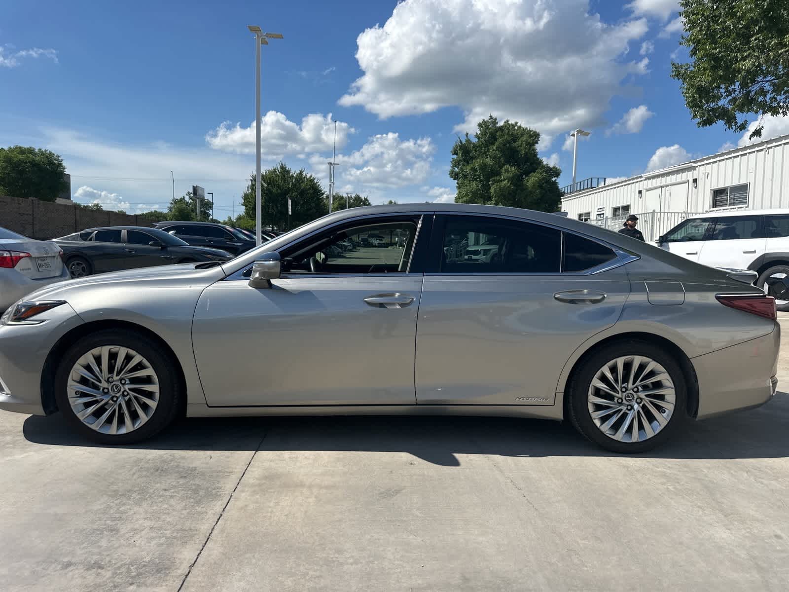 Thumbnail: 2021 Lexus ES - 8