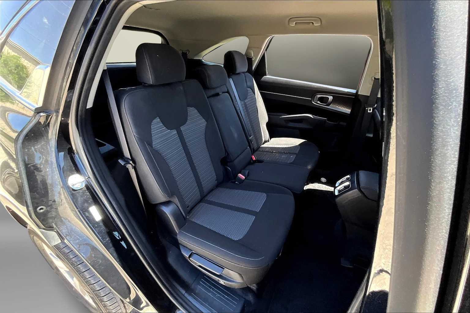 Thumbnail: 2022 Kia Sorento - 27