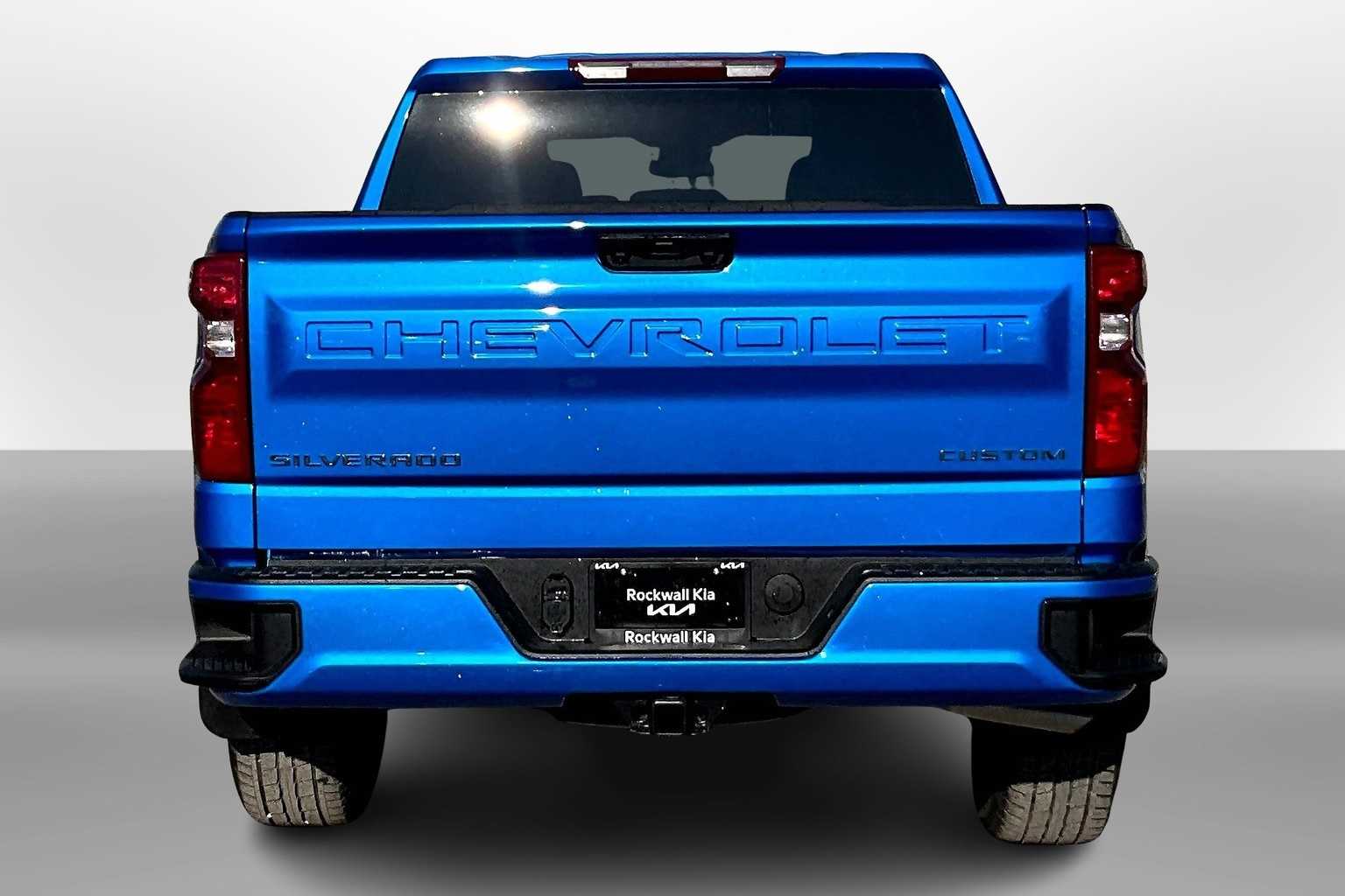 2025 Chevrolet Silverado 1500 Custom photo 3