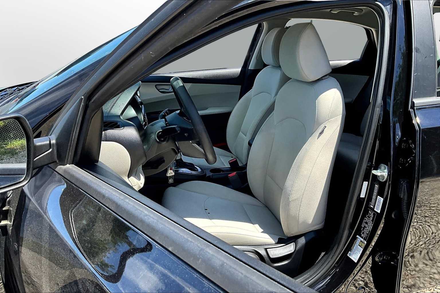 Thumbnail: 2022 Kia Forte - 24