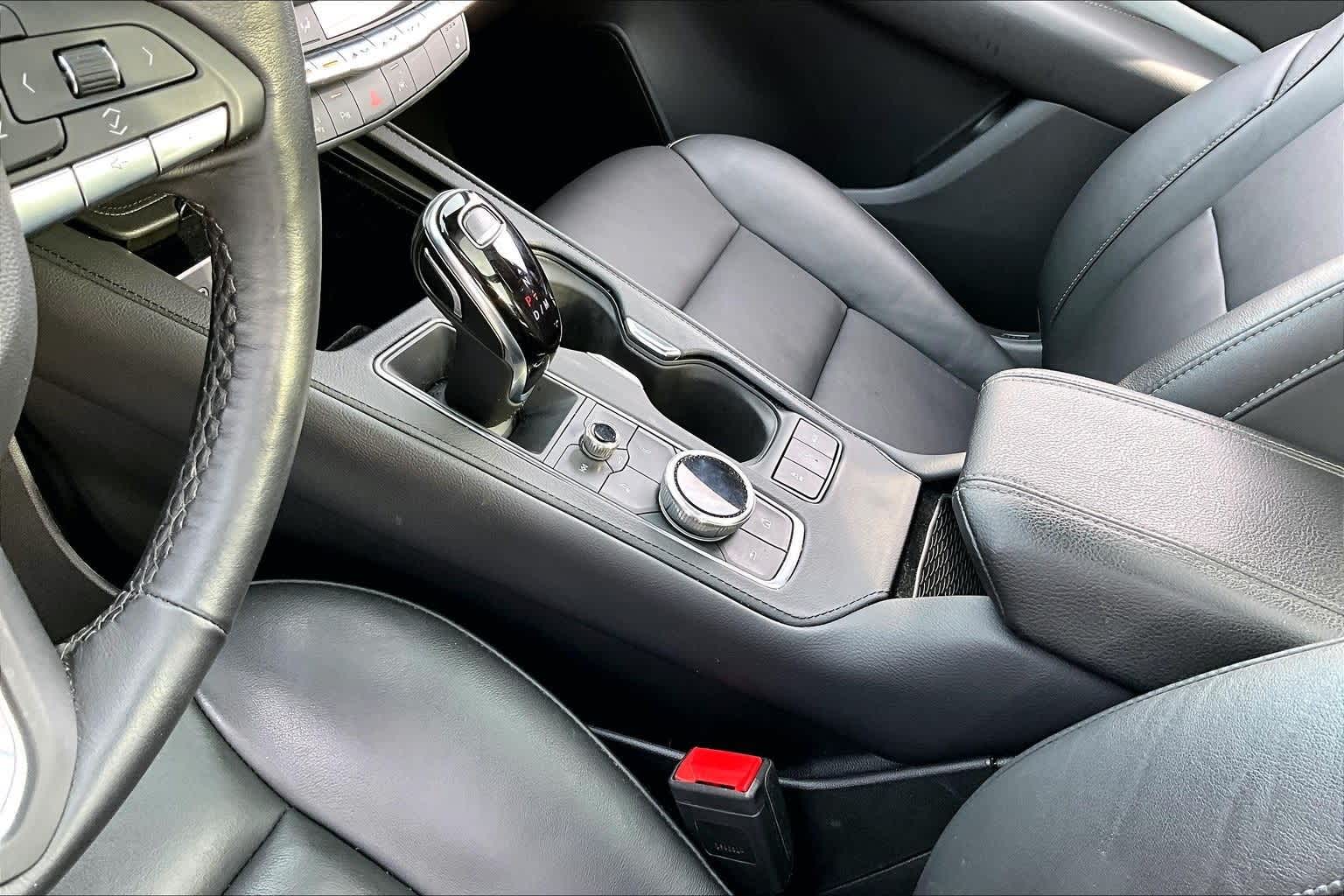 Thumbnail: 2022 Cadillac XT4 - 13