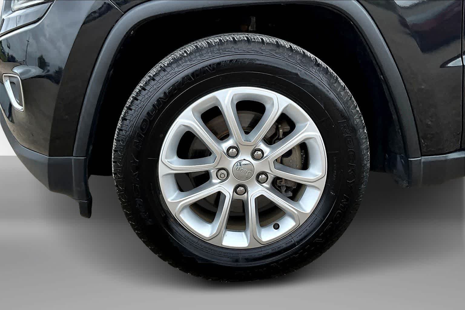 Thumbnail: 2015 Jeep Grand Cherokee - 8