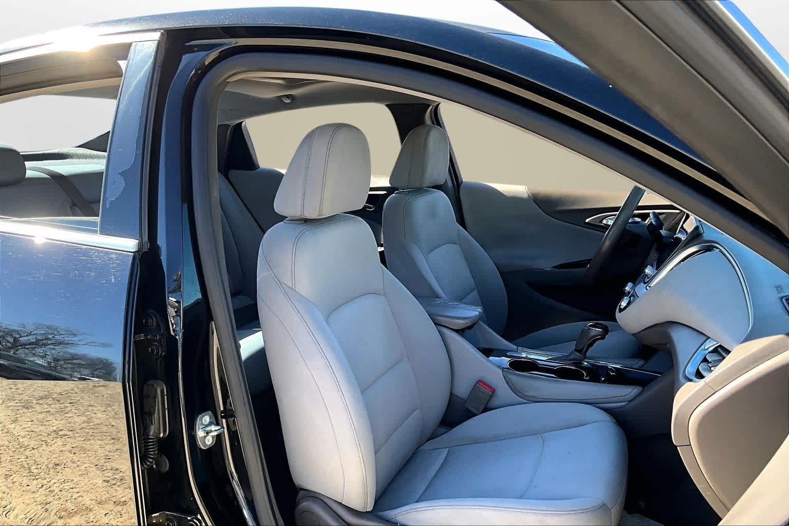 Thumbnail: 2018 Chevrolet Malibu - 7