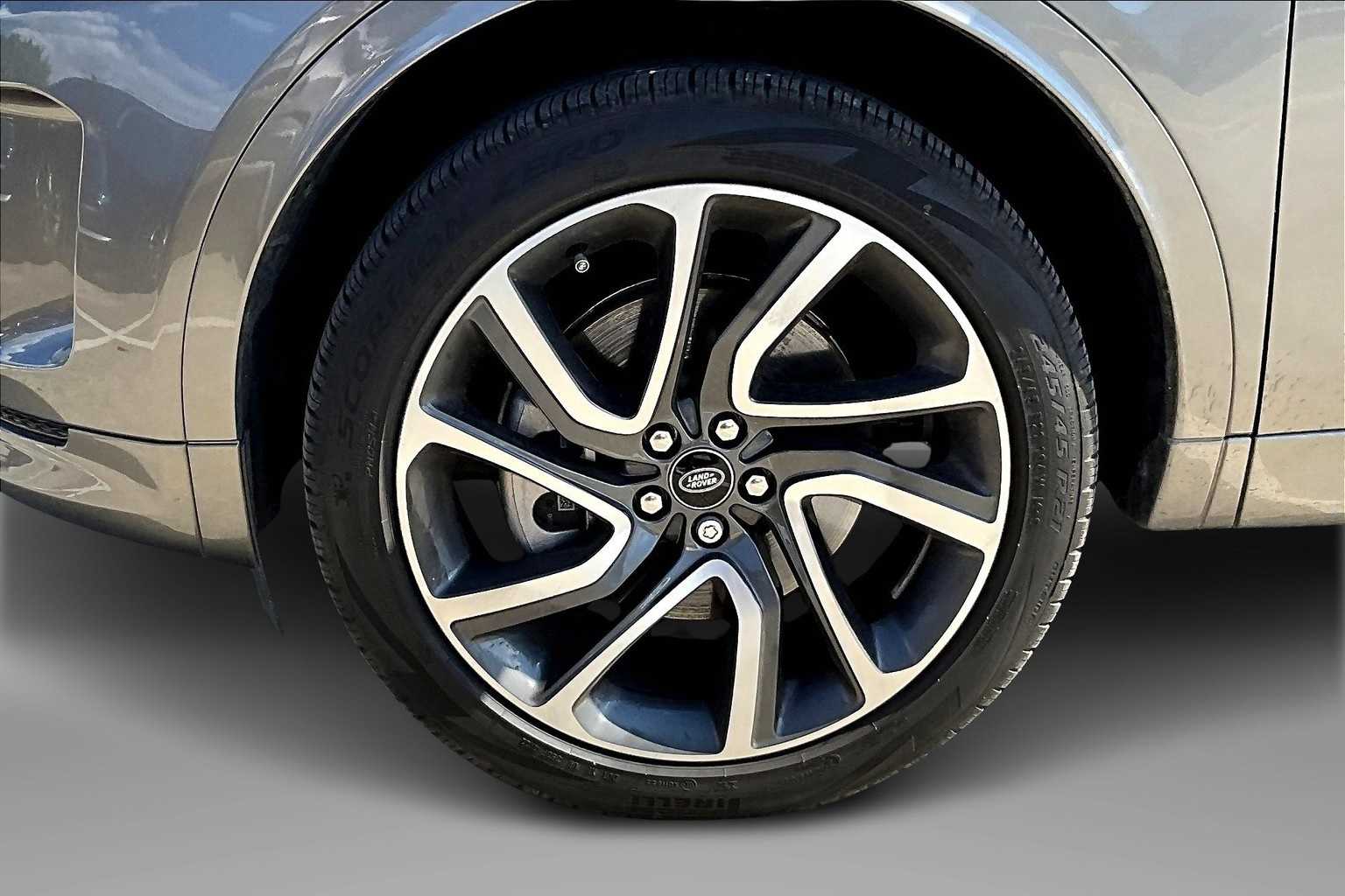 Thumbnail: 2023 Land Rover Discovery Sport - 8