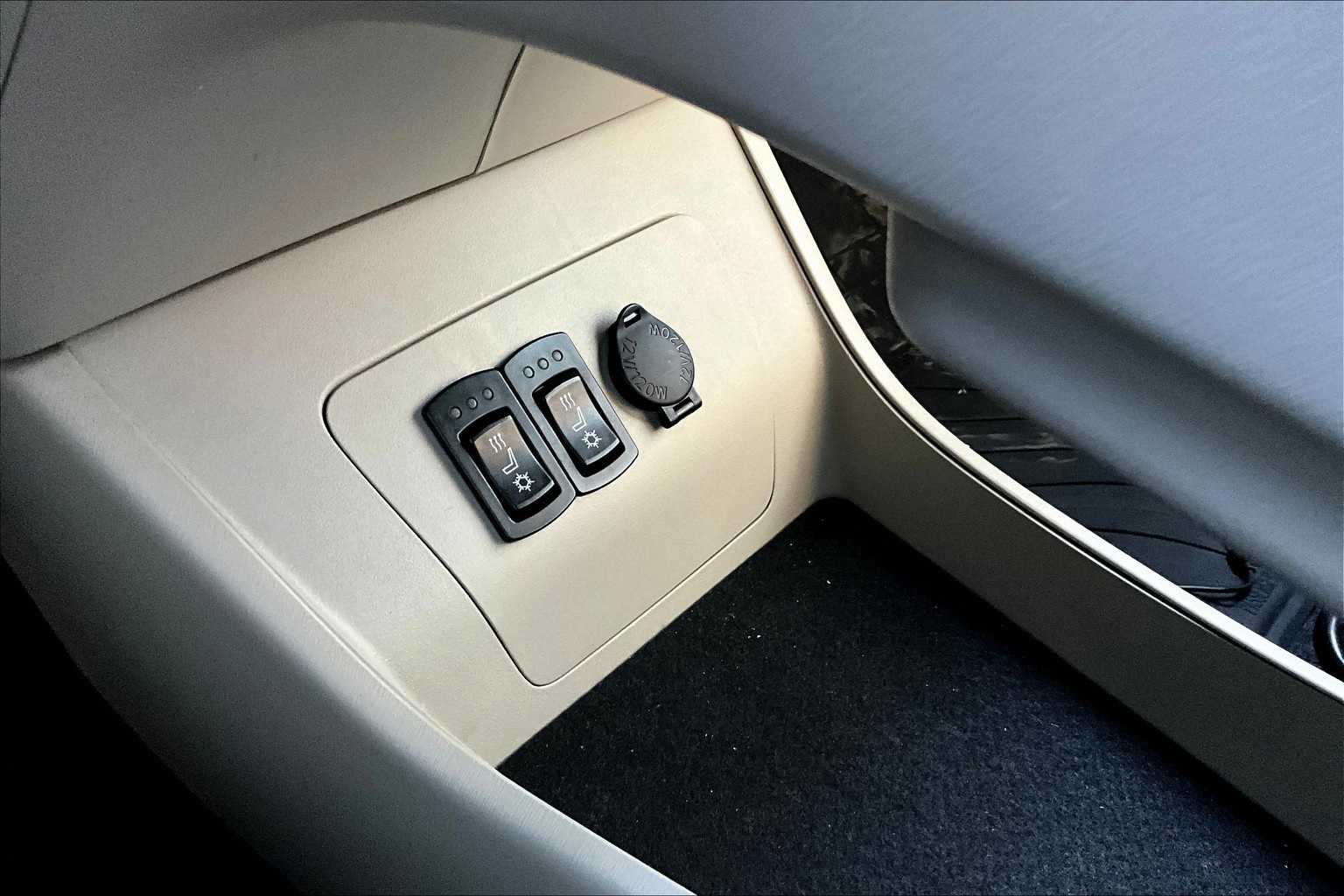 Thumbnail: 2014 Toyota Prius - 22
