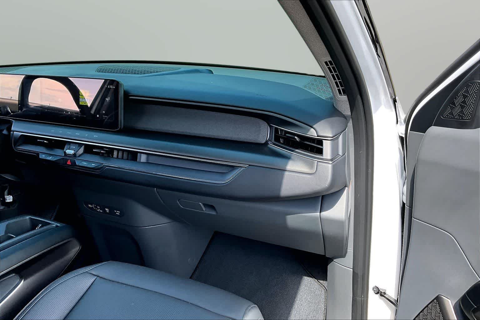 Thumbnail: 2026 Kia EV9 - 14