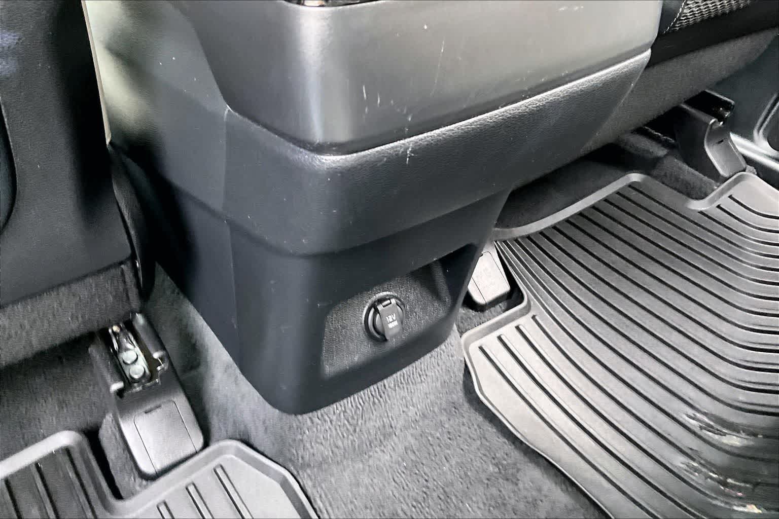 Thumbnail: 2022 Kia Telluride - 22