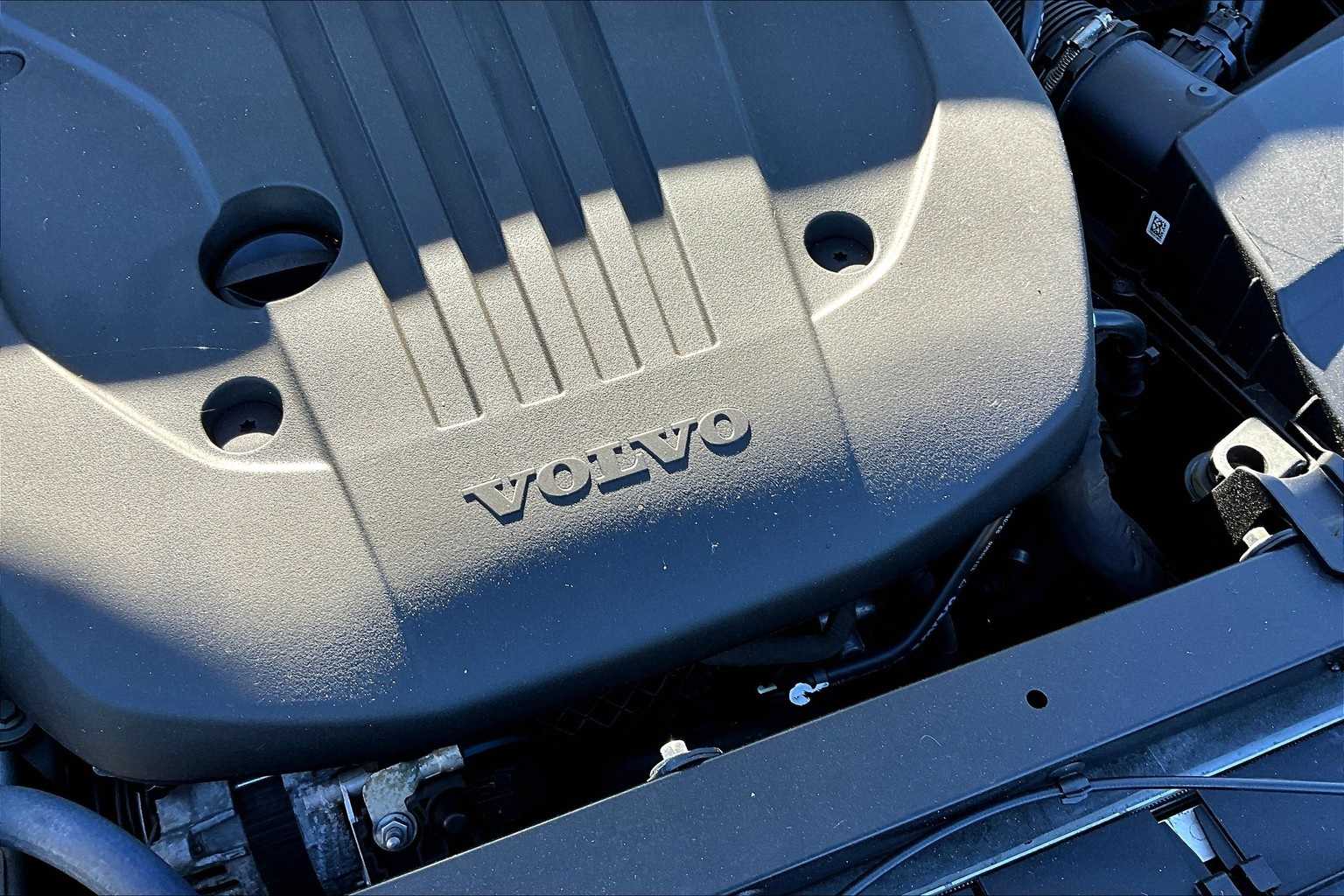 Thumbnail: 2023 Volvo XC60 - 32