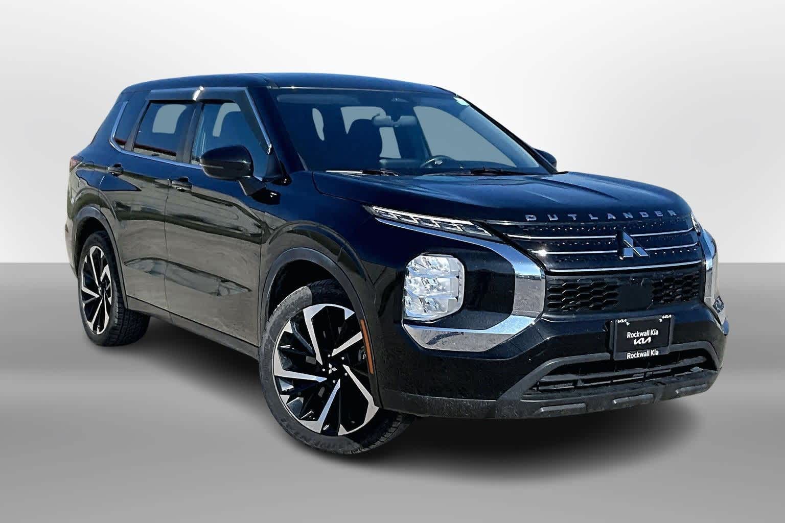 Thumbnail: 2022 Mitsubishi Outlander - 10