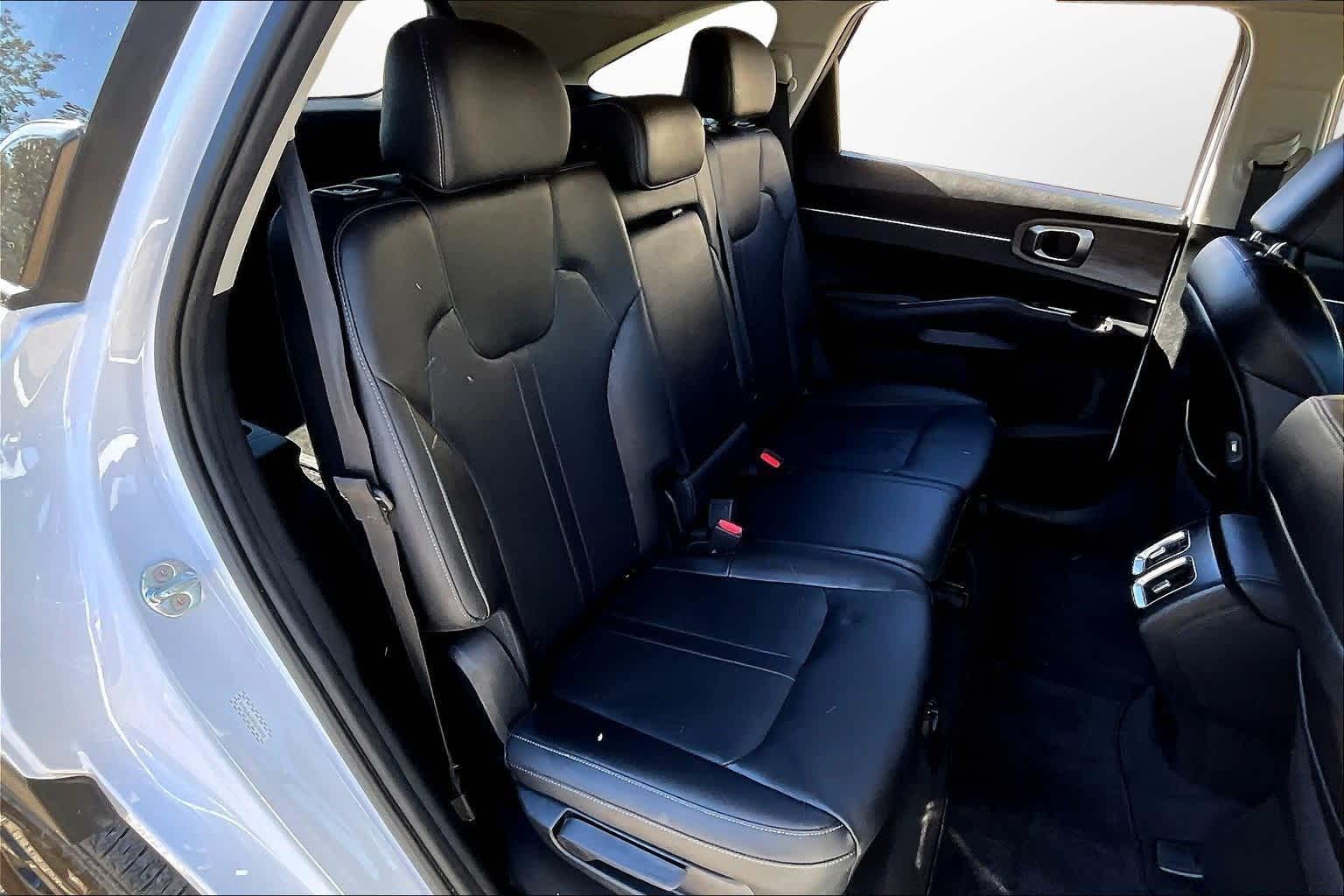 Thumbnail: 2023 Kia Sorento - 28