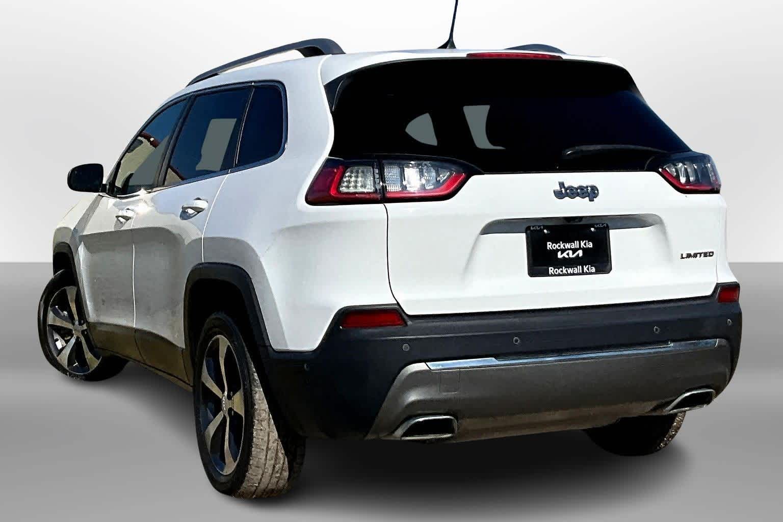 Thumbnail: 2019 Jeep Cherokee - 11