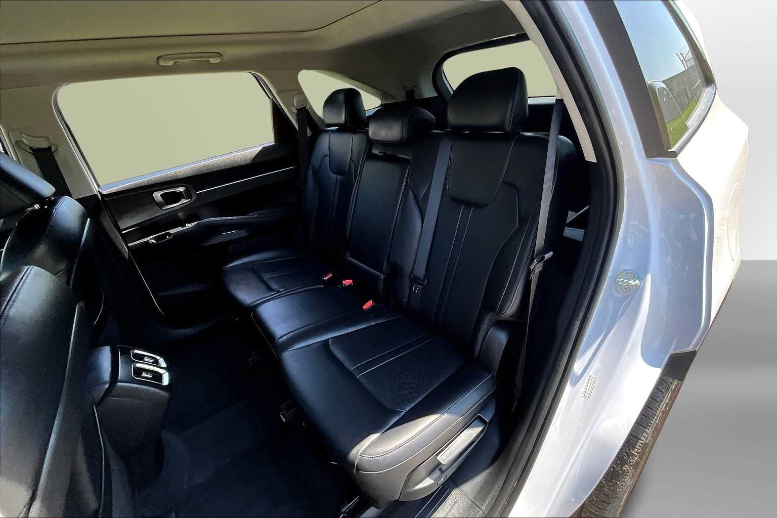 Thumbnail: 2023 Kia Sorento - 26