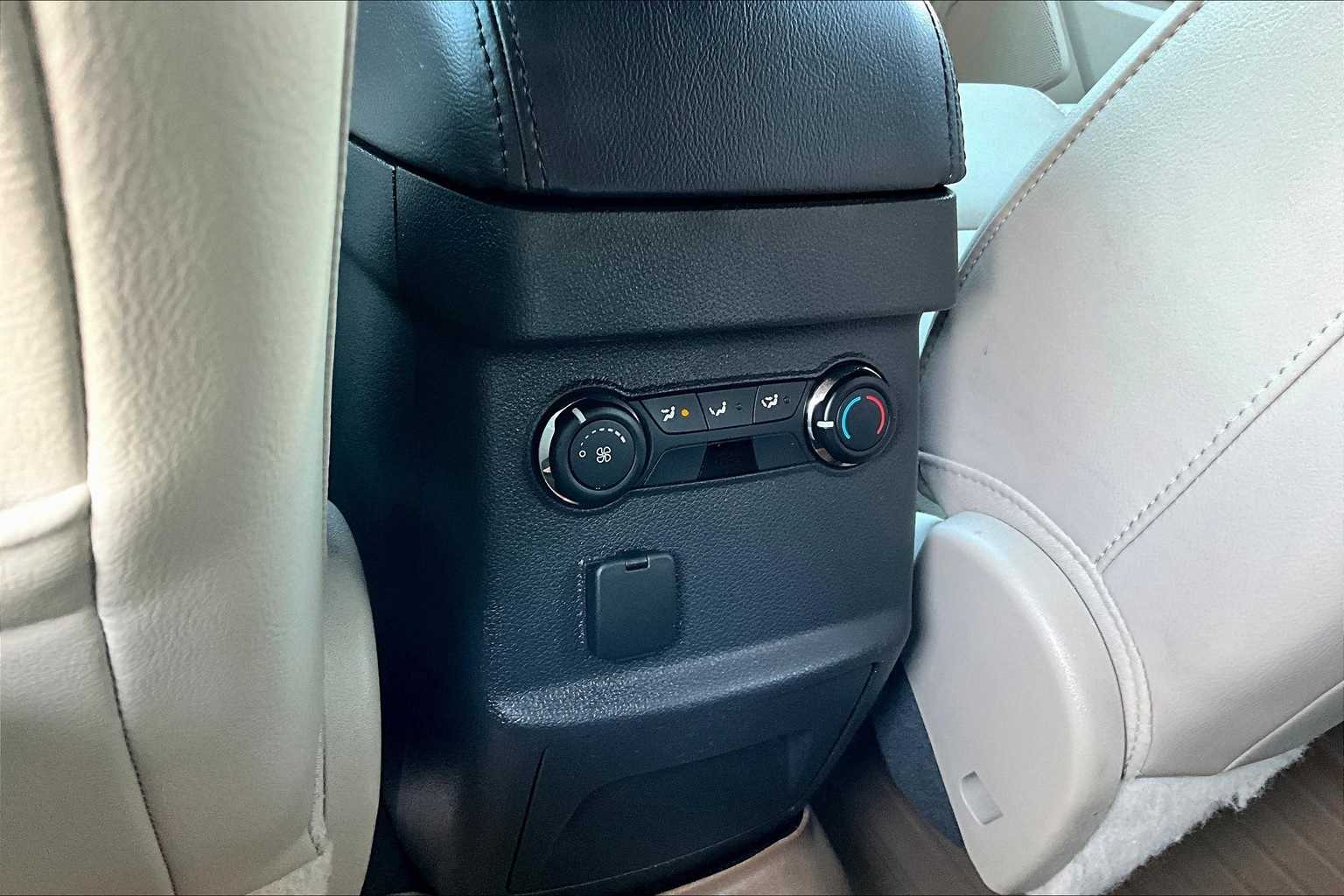 Thumbnail: 2013 Ford Explorer - 24
