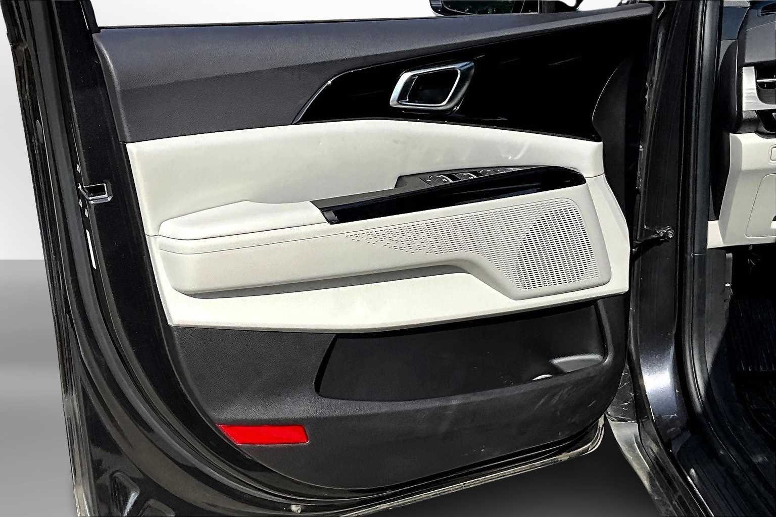 Thumbnail: 2024 Kia Carnival - 17