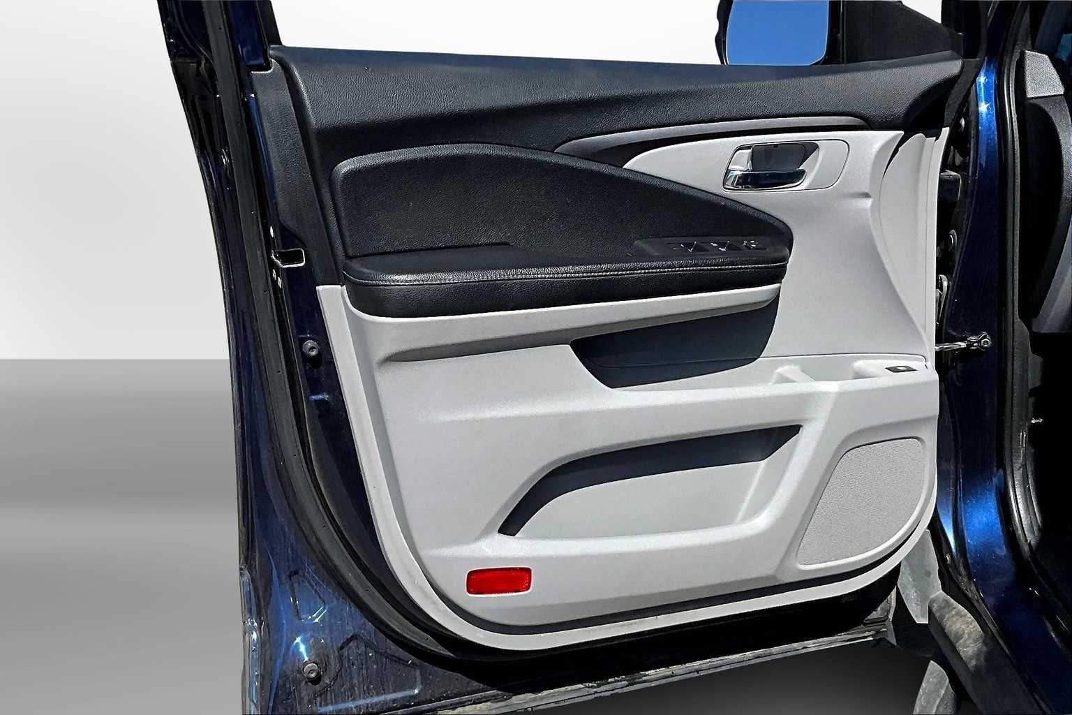 Thumbnail: 2017 Honda Ridgeline - 17