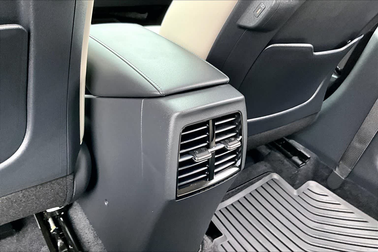 Thumbnail: 2025 Kia Niro - 21