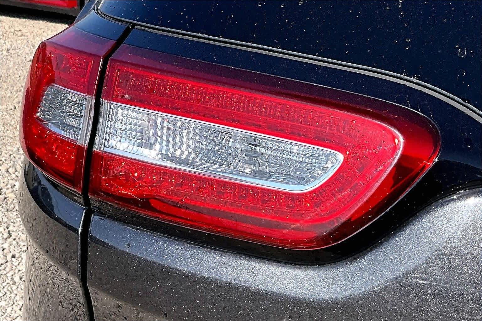 Thumbnail: 2016 Jeep Cherokee - 29