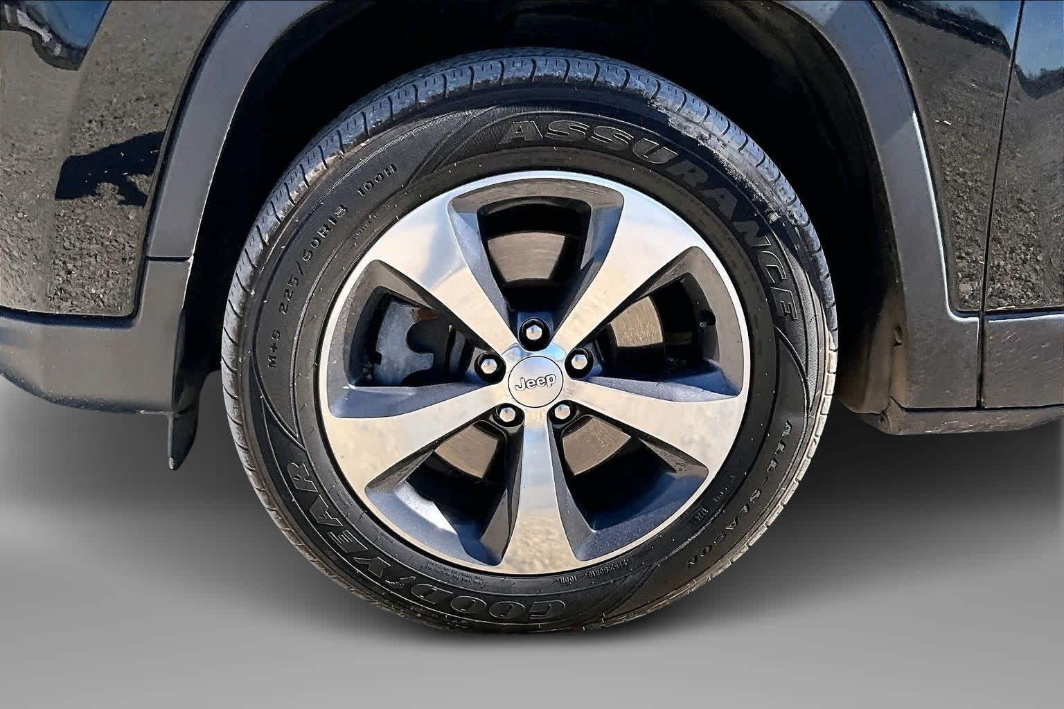 Thumbnail: 2019 Jeep Cherokee - 8