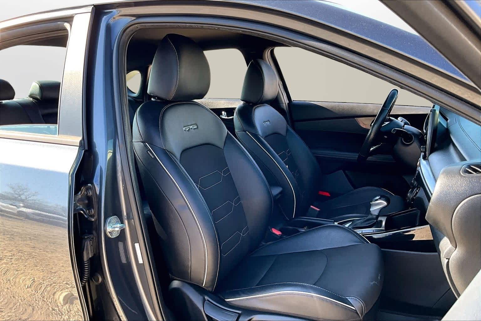 Thumbnail: 2022 Kia Forte - 6