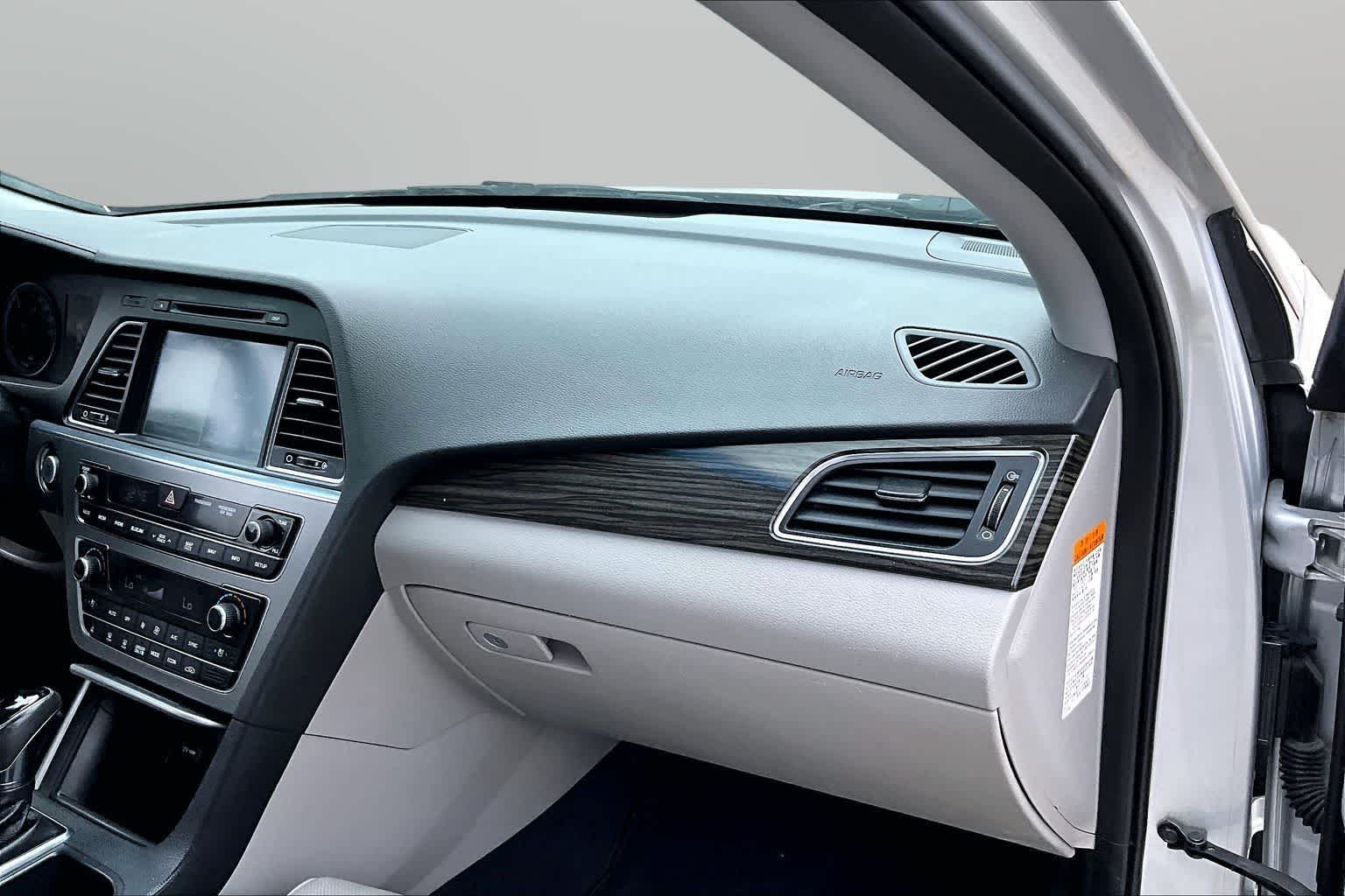 Thumbnail: 2016 Hyundai Sonata - 30