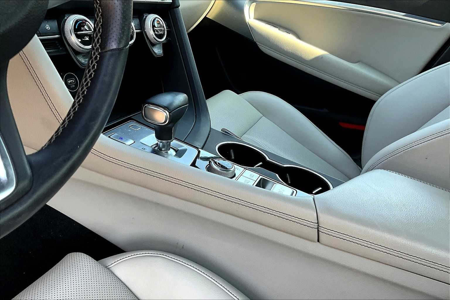 Thumbnail: 2023 Genesis G70 - 13