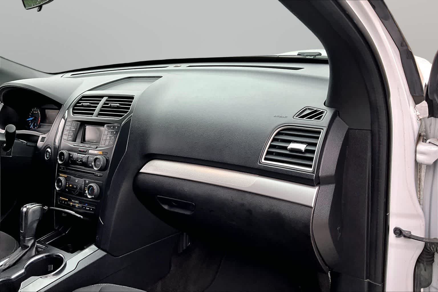 Thumbnail: 2017 Ford Explorer - 15